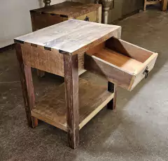 Mesa de Cabeceira Malhetada com Gaveta e Prateleira em Demolição - loja online