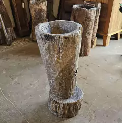 Pilão Decorativo Antigo Base de Fazenda Grande Encerado - Marcenaria Tiradentes - Móveis e Decoração Artesanais de alto padrão