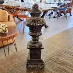 Centro de Mesa Obelisco Judah Rústico Pequeno - loja online