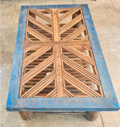 Imagem da Mesa de Centro Retangular Ripada da Marcenaria Tiradentes, perfeita para ambientes aconchegantes