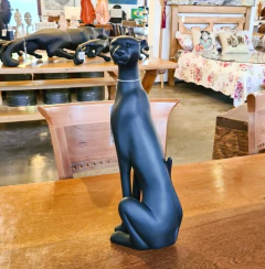 Escultura Pantera Elegante Sentada em Resina Preta na internet