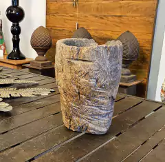 Pilão Base Antigo de Fazenda Pequeno M Encerado na internet
