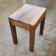 Imagem do Mesa de Cabeceira Malhetada em Madeira de Demolição