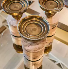 Castiçal Porta Vela de Madeira e Metal Bronze Médio na internet