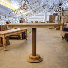 Aparador com Tampo Curvilíneo e 1 Pé Arredondado 1,20x0,55m - Marcenaria Tiradentes - Móveis e Decoração Artesanais de alto padrão