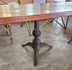 Mesa de Jantar com Tampo Assoalho Bicolor e Pés de Ferro. 2,7x0,8 m - loja online