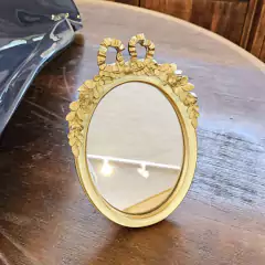 Porta Retrato Oval em Poliresina Dourado - comprar online