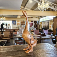 Escultura de Ganso Esculpido em Peça Única de Madeira Tamanho G - comprar online