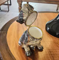 Escultura Cachorro Bulldog Porta Joias em Poliresina - Marcenaria Tiradentes - Móveis e Decoração Artesanais de alto padrão