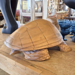 Imagem do Tartaruga Esculpida em Peça Única de Madeira Teka Import.