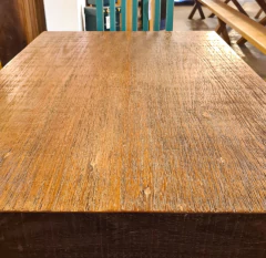 Mesa de Jantar Meia Esquadrilha artesanal em Madeira de Demolição, produzida pela Marcenaria Tiradentes.