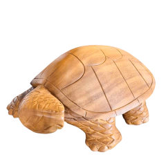 Tartaruga Esculpida em Peça Única de Madeira Teka Import.