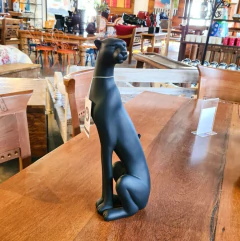 Escultura Pantera Elegante Sentada em Resina Preta - comprar online