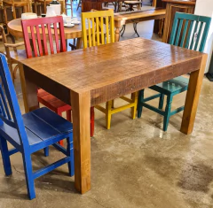 Mesa de Jantar Meia Esquadrilha artesanal em Madeira de Demolição, produzida pela Marcenaria Tiradentes.