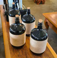 Garrafão Decorativo Ambar Embarbantado com Rolha na internet