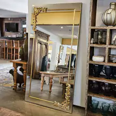 Espelho Grande com Moldura Sobreposta e Borda Infinita - Marcenaria Tiradentes - Móveis e Decoração Artesanais de alto padrão