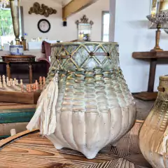 Pote Olímpia em Cerâmica Grande Verde com Bege e Couro c/ Pingente - comprar online