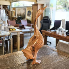 Escultura de Ganso Esculpido em Peça Única de Madeira TAM. GG - Marcenaria Tiradentes - Móveis e Decoração Artesanais de alto padrão