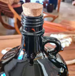 Garrafão Decorativo Ambar Envolvido em Fibra de Taboa - Marcenaria Tiradentes - Móveis e Decoração Artesanais de alto padrão