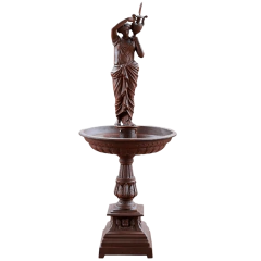 Chafariz médio de ferro fundido representando uma mulher com jarro, produto exclusivo da Marcenaria Tiradentes.