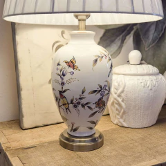 Abajur em Cerâmica Branco Flores, Pássaros e Borboletas com Cúpula - comprar online