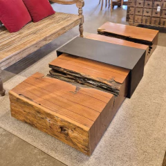 Mesa de Centro Tora Dupla de Cumaru c/ peça de Ferro e Rodas