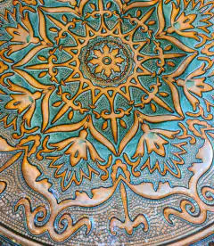 Centro de Mesa Decorativo Ravenna 43cm em cor turquesa, representando a sofisticação e sustentabilidade da Marcenaria Tiradentes.