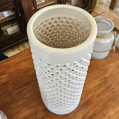 Imagem do Centro de Mesa Grande Branco Alto Furadinho