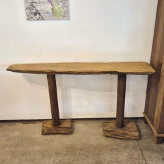 Aparador em Tora Lascada c/2 Pés e Base Quadrada 1,60mx0,42m - Marcenaria Tiradentes - Móveis e Decoração Artesanais de alto padrão