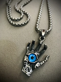 Collar mano ojo azul