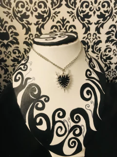 Collar corazón espinado negro - comprar online