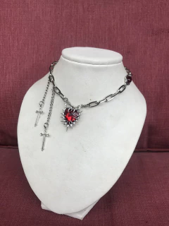 Collar poison heart