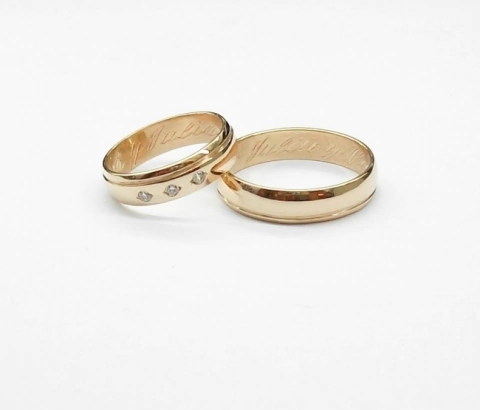 Par De Alianzas Oro 18k Italiana con 3 Piedras 5mm. de 9 gramos