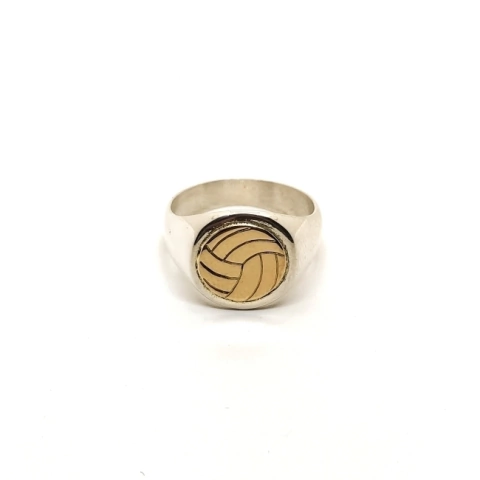 Anillo sello de plata redondo con pelota de Voley Oro 18k.