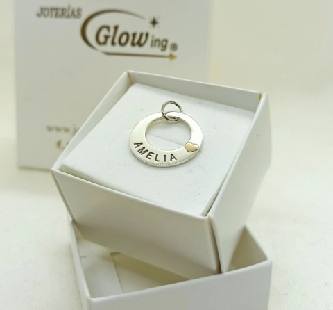 Colgante Argolla de plata con aplique de oro y nombre empavonado