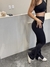 Pantalón deportivo con abertura flare black en internet