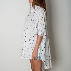 CAMISA ASAHI BLANCO CON AZUL en internet