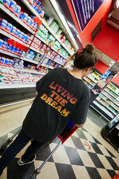 REMERA BOYFRIEND LIVING THE DREAM - comprar online