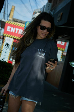 REMERA BOYFRIEND CHILLIN VIBES - MOSTRA