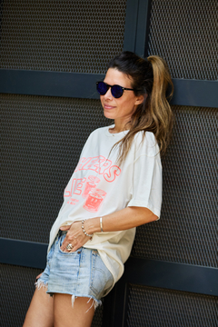 REMERA BOYFRIEND CHEERS LIFE en internet