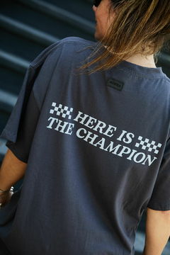 REMERA BOYFRIEND CHAMPION - MOSTRA