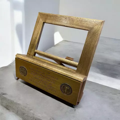 Porta Bíblia com medalha de São Bento