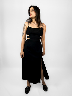 vestido midi recortes