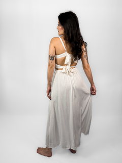 vestido midi recortes na internet