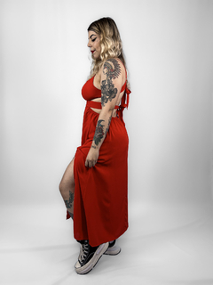 vestido midi recortes - By Bem