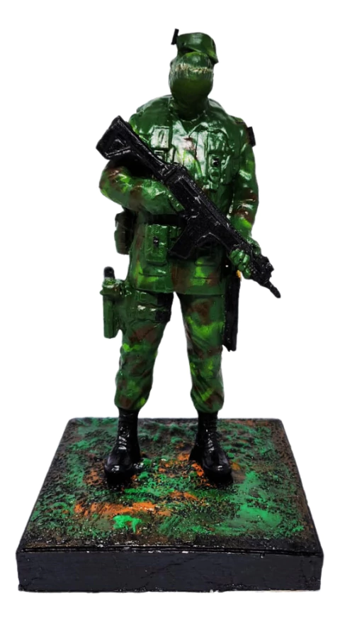 Estatueta Combatente De Pantanal Com Cara De Jacaré - comprar online