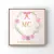 Quadro decorativo com monograma "MC", rosas e medalha de Nossa Senhora das Graças, em tons de rosa.
