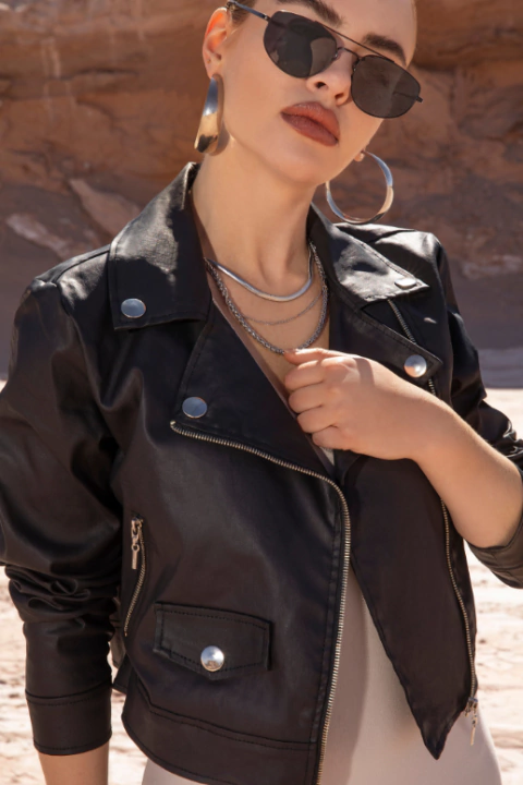 JAQUETA FEMININA YESKLA CURTA COM DETALHES EM ZIPER