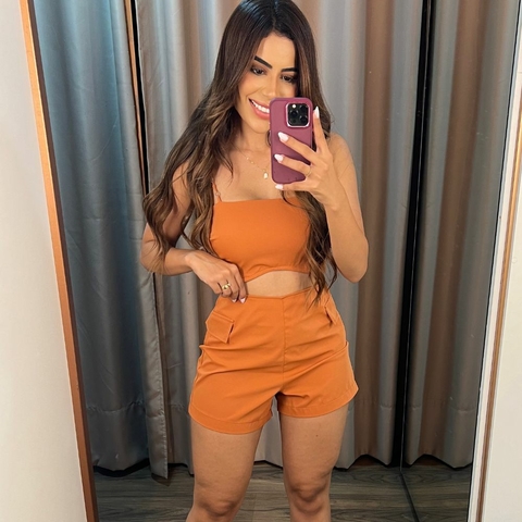 CROPPED FEMININO YESKLA COM DETALHE DE MIÇANGAS NAS ALÇAS