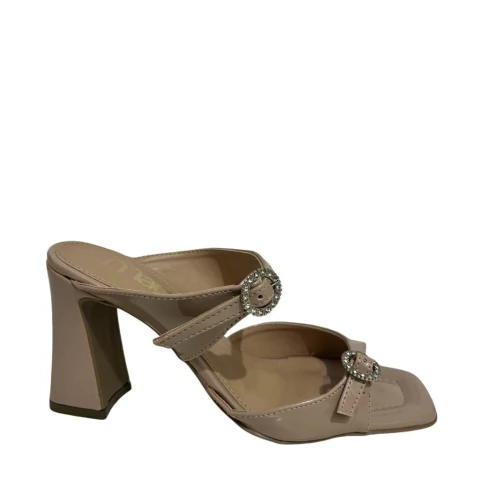 TAMANCO FEMININO DETALHE EM FIVELAS COM STRASS